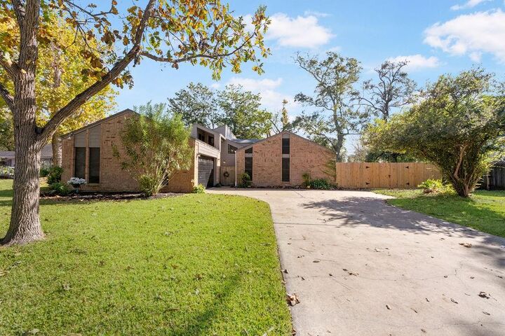 Property Photo:  220 Any Way Street  TX 77566 
