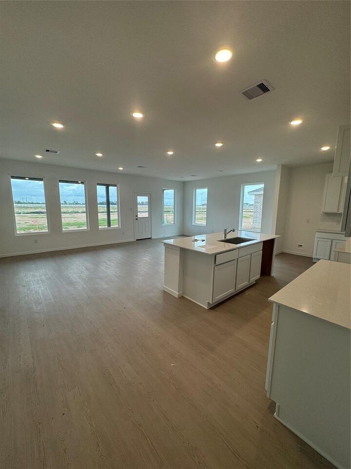 Property Photo: 6814 Yellow Jessamine Lane TX 77493