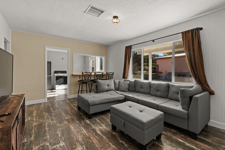 Property Photo: 370 N 1400 W UT 84721