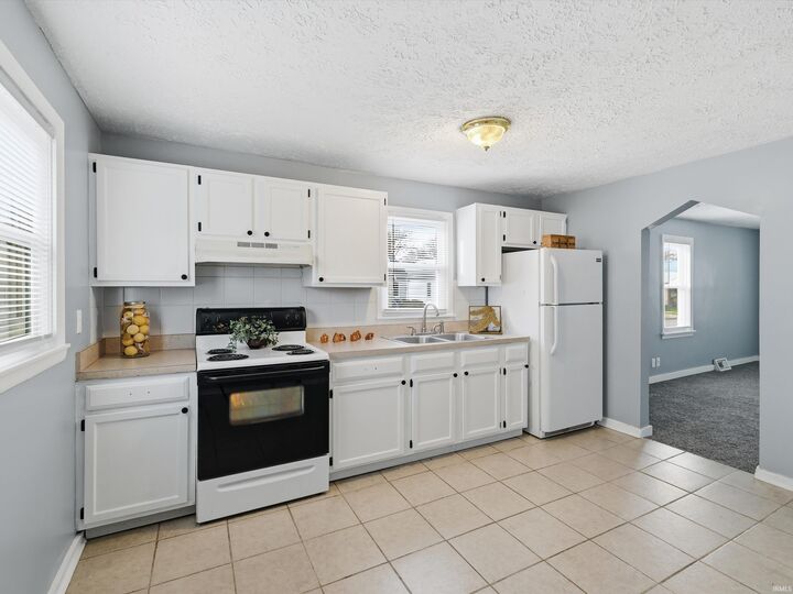 Property Photo: 1401 Jackson Avenue IN 47714-2847