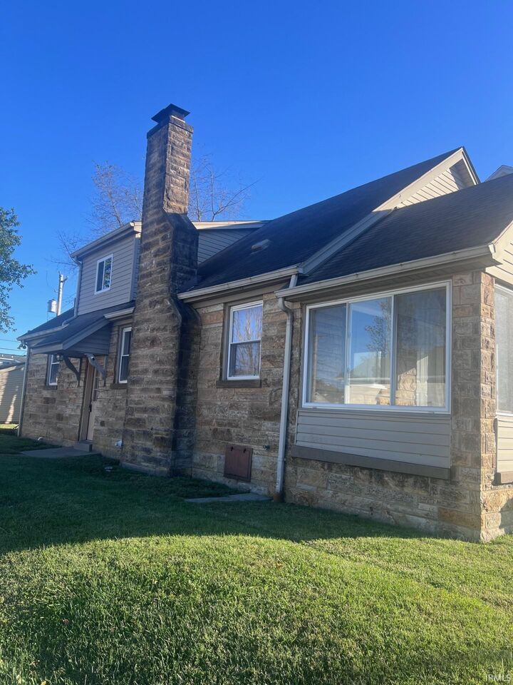 Property Photo: 1500 E Walnut Street IN 47714