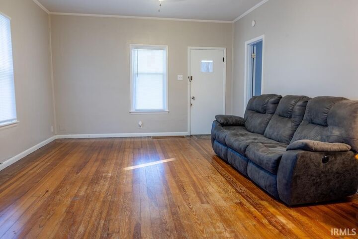 Property Photo:  1313 E Saint Clair Street  IN 47591-4813 