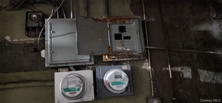 Property Photo: 954 E 212th Street NY 10469