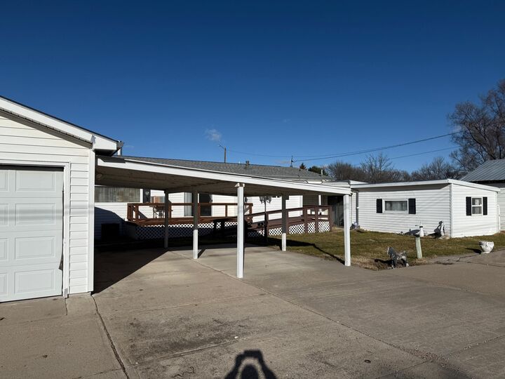 Property Photo: 2916 W 21st NE 69101