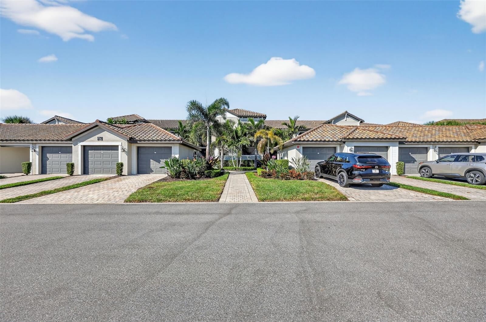 Property Photo: 5720 Palmer Circle 102 FL 34211