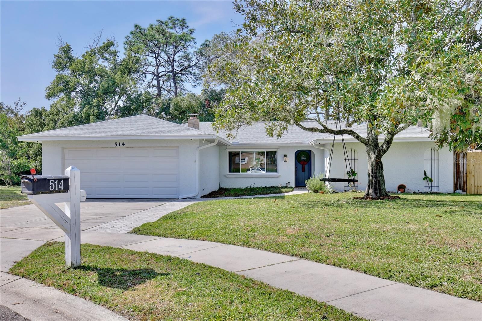 Property Photo: 514 Oakwood Court FL 32714