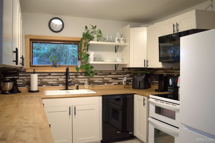 Property Photo:  47594 First Street  MI 49931 