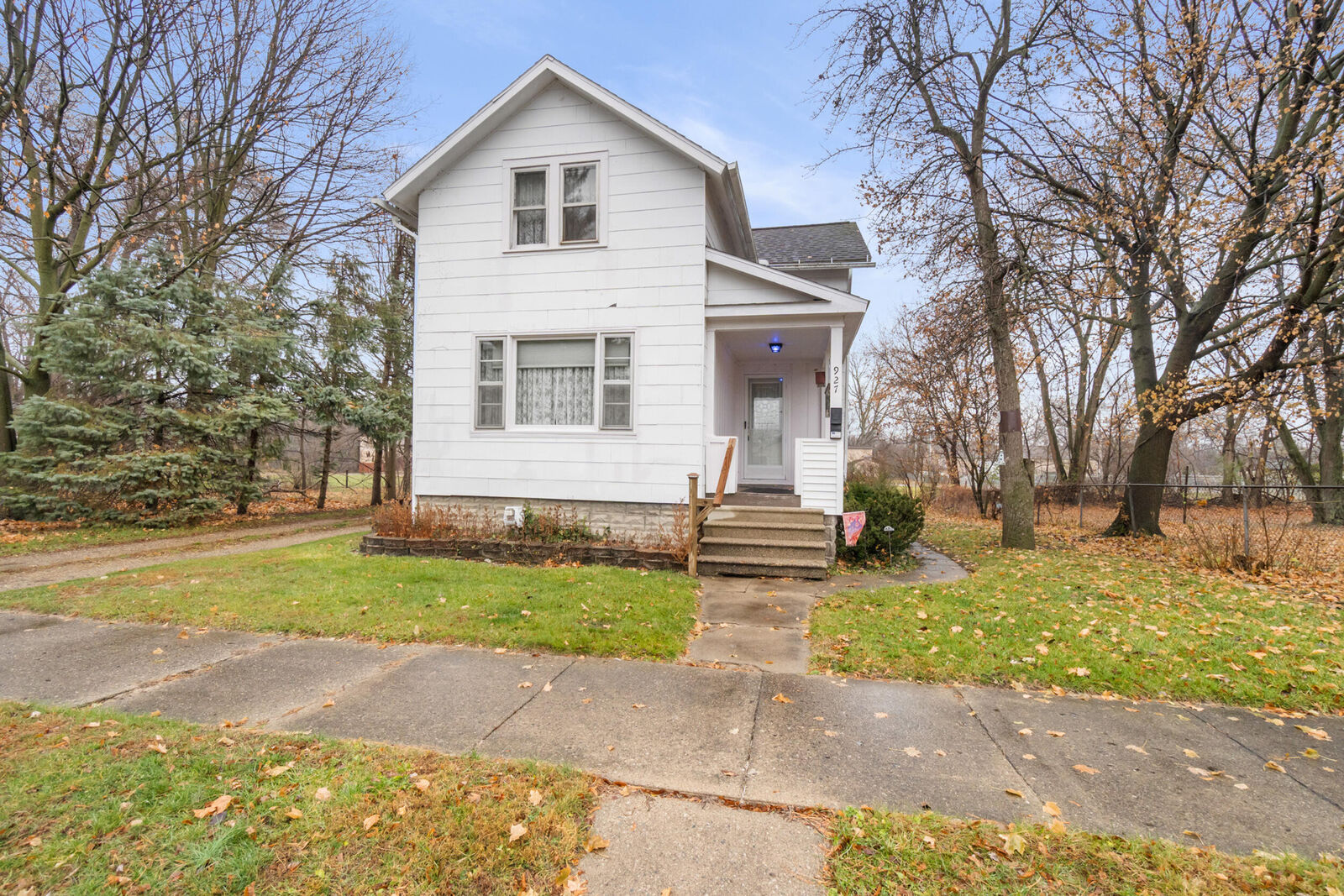 Property Photo: 927 N George Street MI 49202