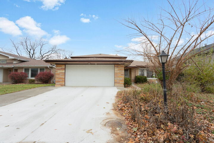 Property Photo:  217 Finsbury Lane  IL 60526 