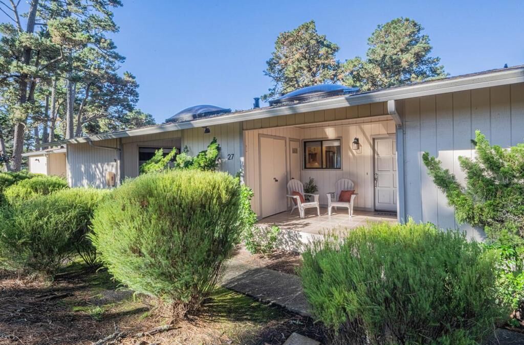 Property Photo:  250 Forest Ridge Road 27  CA 93940 
