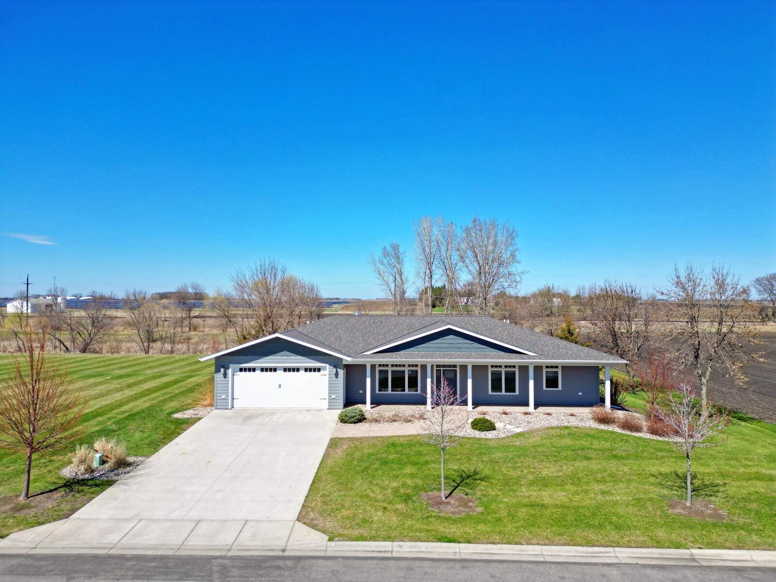 Property Photo:  951 Cedar Avenue E  MN 55342 