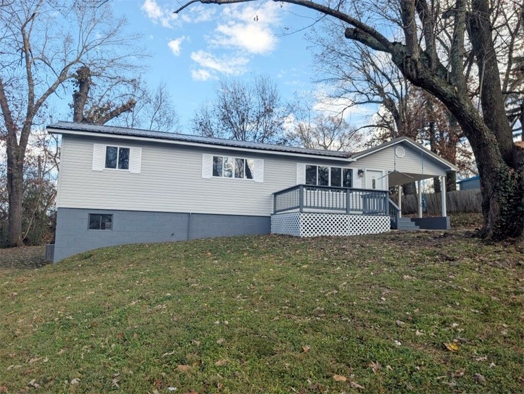 Property Photo:  901 S Ash Street  AR 72601 