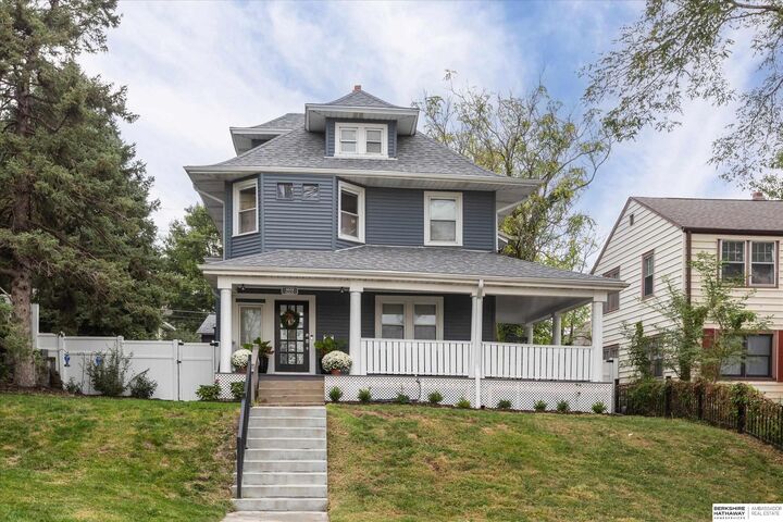Property Photo: 4624 Farnam Street NE 68132