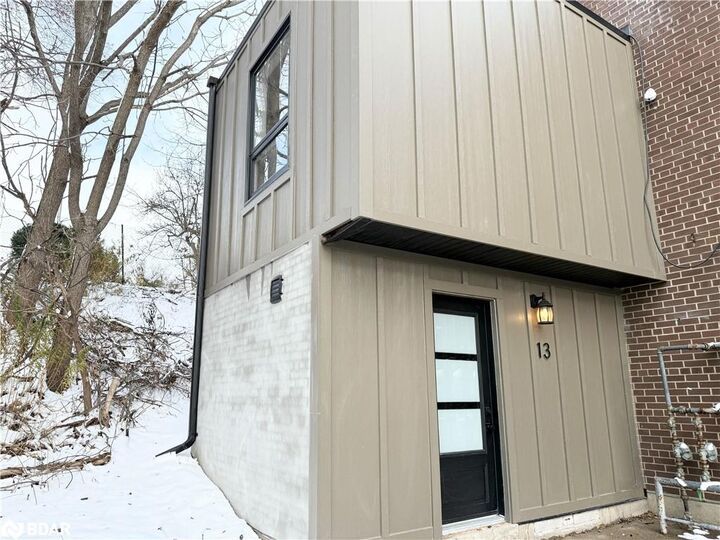 Property Photo: 372 Darling Street 13 ON N3S 3Y5