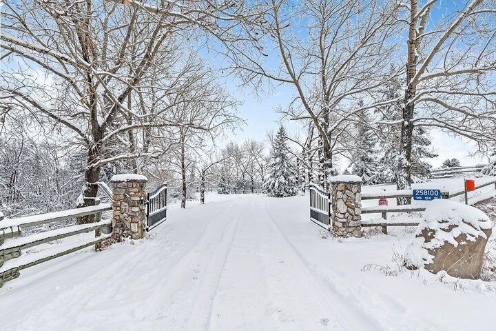 258100 16 Street E  De Winton AB Y1S 3M1 photo