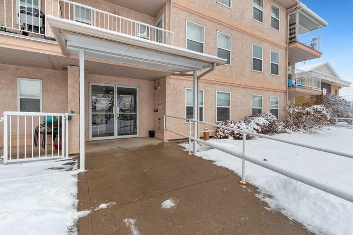 Photo de la propriété: 5026 49 Street 202 AB T4H 1V7