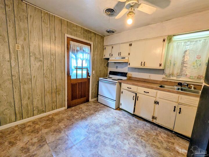 Property Photo:  4531 Sunrise Dr  FL 32571 