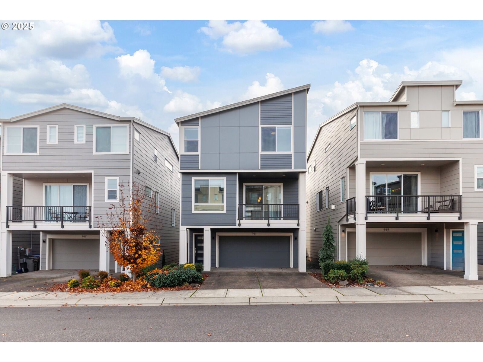 Property Photo:  961 SW Stellar Ter  OR 97005 