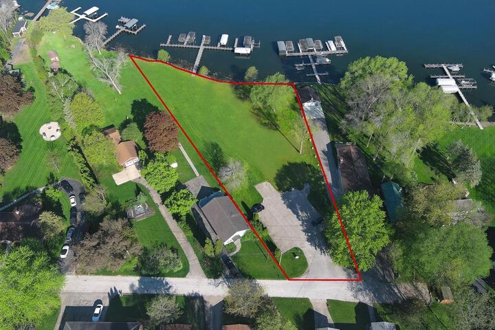 Property Photo:  413 Strauss Unit 4 Avenue  WI 54941 