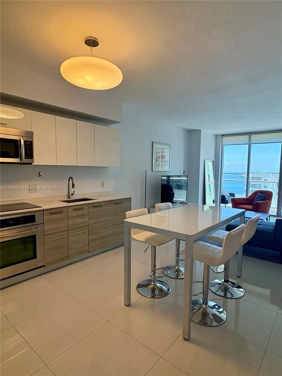 Property Photo: 1300 Brickell Bay Dr 1607 FL 33131