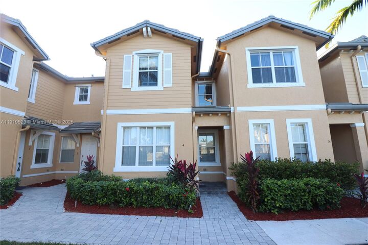 Property Photo:  230 SE 29th Ave 4  FL 33033 