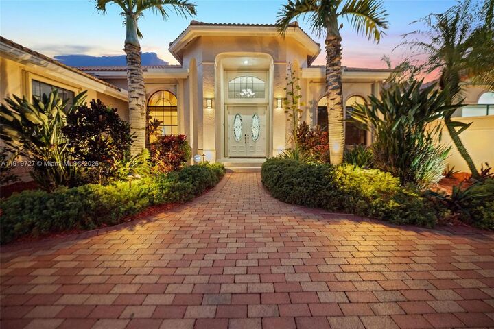 Property Photo:  392 Coconut Cir  FL 33326 