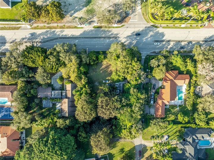 Property Photo: 8200 Sunset Dr FL 33143