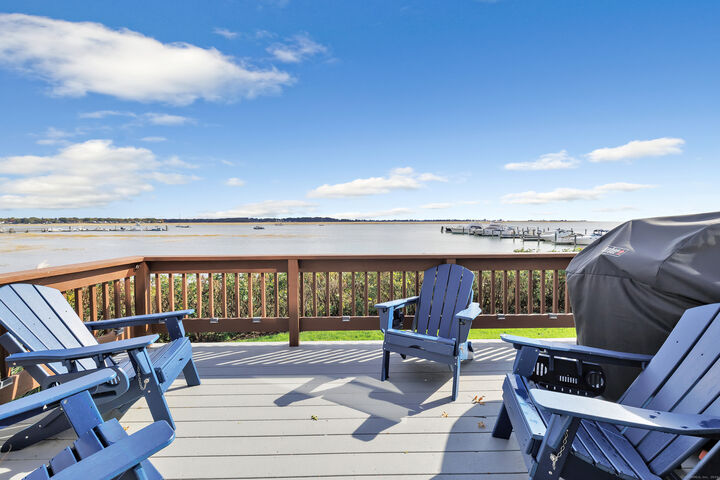 Property Photo: 32 Harbour View Place 32 CT 06615