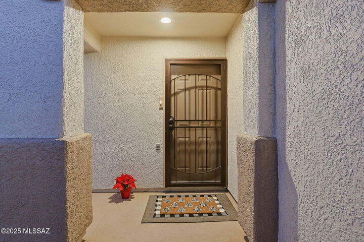 Property Photo: 8157 S Sunny Sky Place AZ 85747