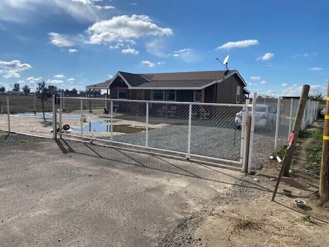 11393 128 Road  Pixley CA 93256 photo