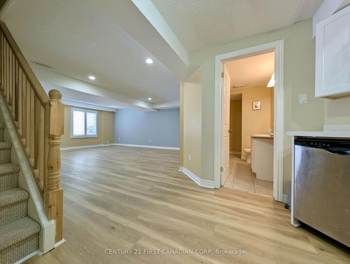 Photo de la propriété: 924 Guildwood Boulevard Lower ON N6H 5S9