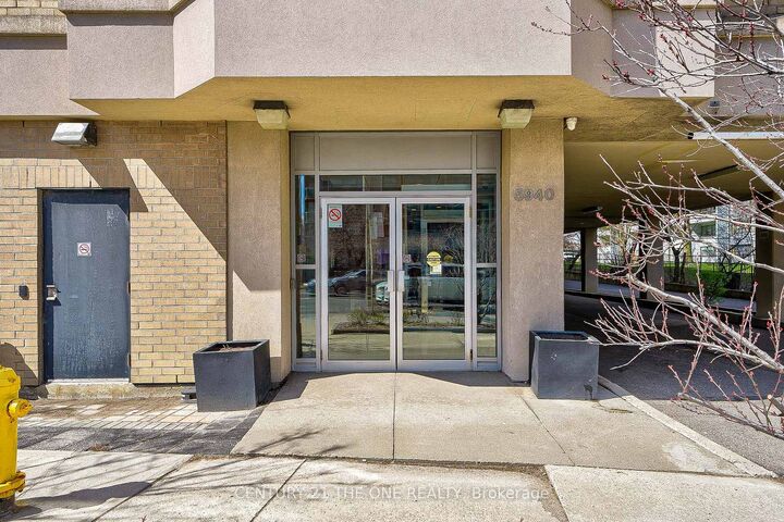 Property Photo:  5940 Yonge Street 215  ON M2M 3V9 