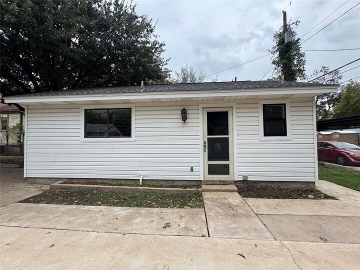 Property Photo: 1005 Willow Street B TX 78702