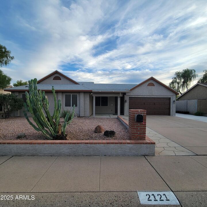 2121 W Potter Drive  Phoenix AZ 85027 photo