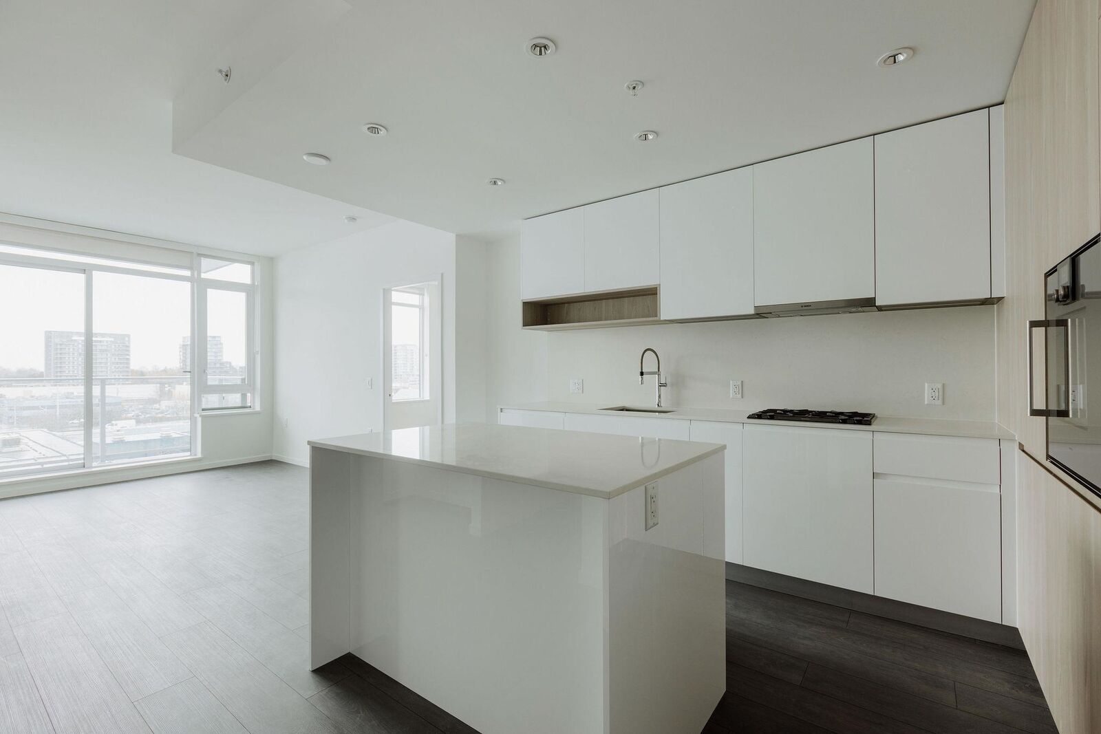 Property Photo:  6200 Minoru Boulevard 609  BC V6Y 0M9 