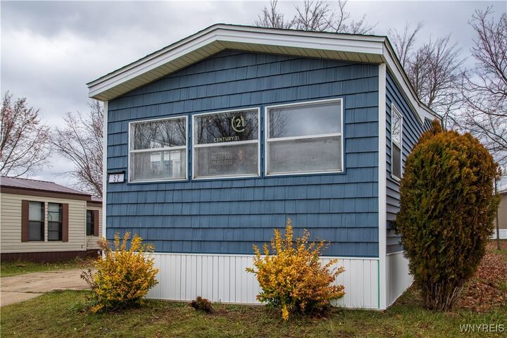 Property Photo: 52 Waterview Parkway NY 14075