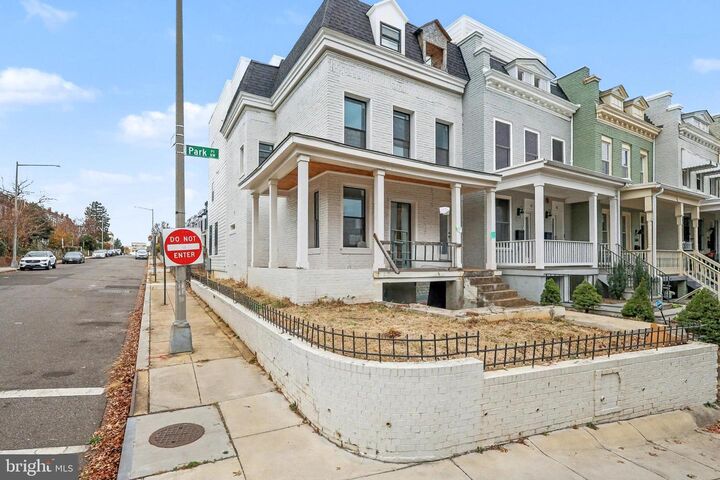 Property Photo:  3600 Park Place NW  DC 20010 