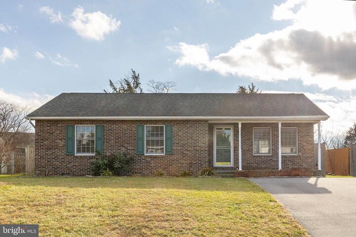 Property Photo:  111 Meadowview Court  VA 22602 