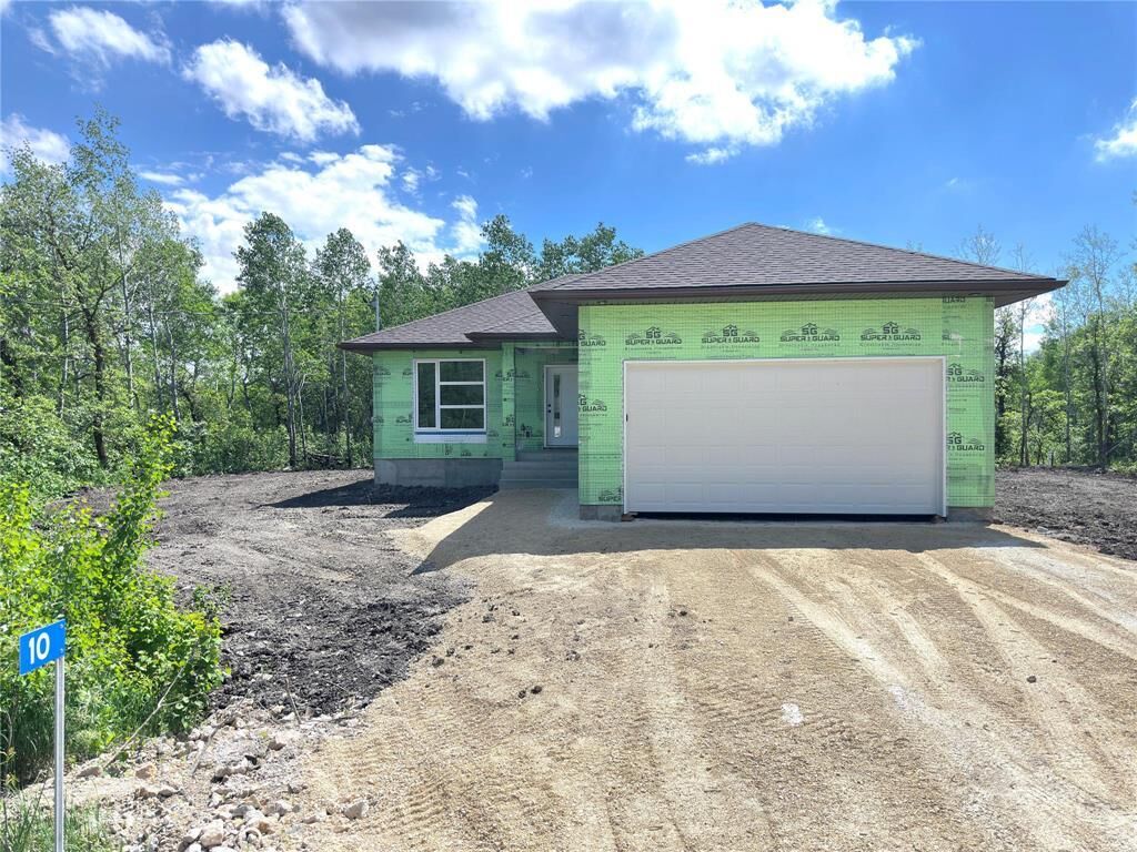 Property Photo:  10 Tamarack Lane  MB R0C 0P0 