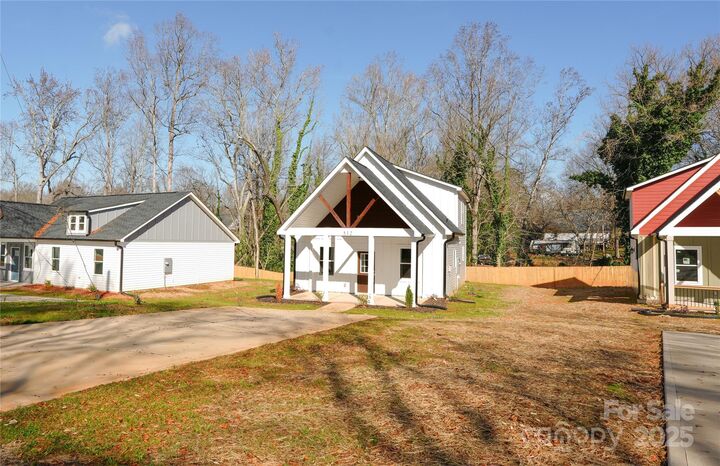 Property Photo:  512 N Mulberry Street  NC 28021 