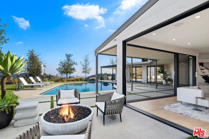 Property Photo: 8545 Charl Ln CA 90046