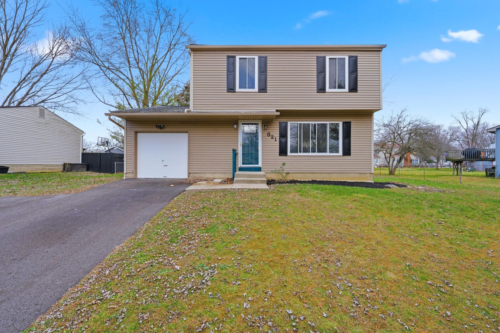 Property Photo:  321 Sycamore Drive  OH 43147 