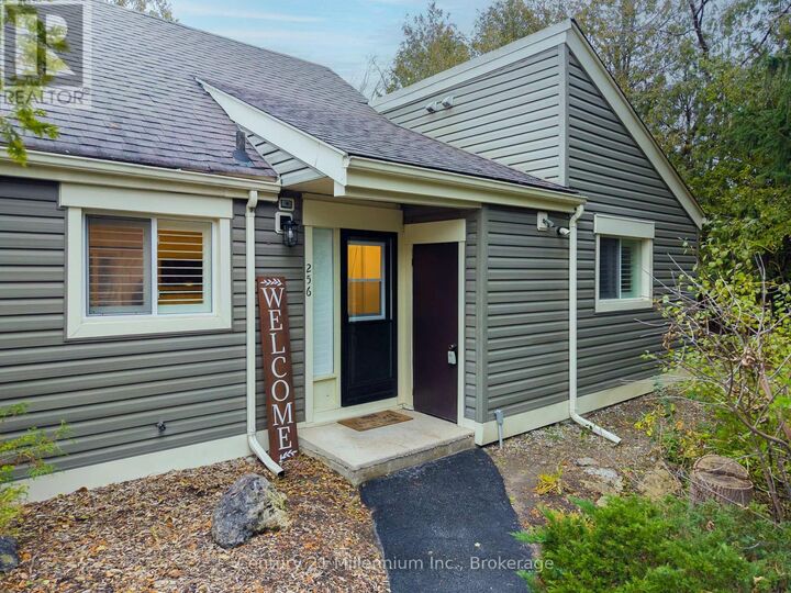 Property Photo:  13 Harbour Street West 256  ON L9Y 5B4 