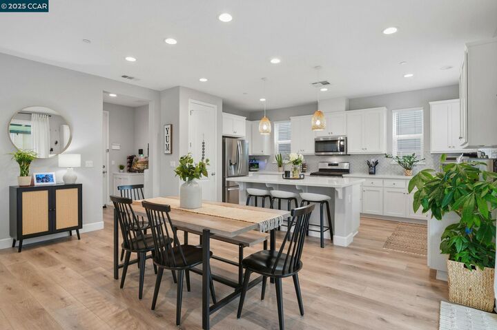 Property Photo: 5227 Waterleaf Ln CA 94534