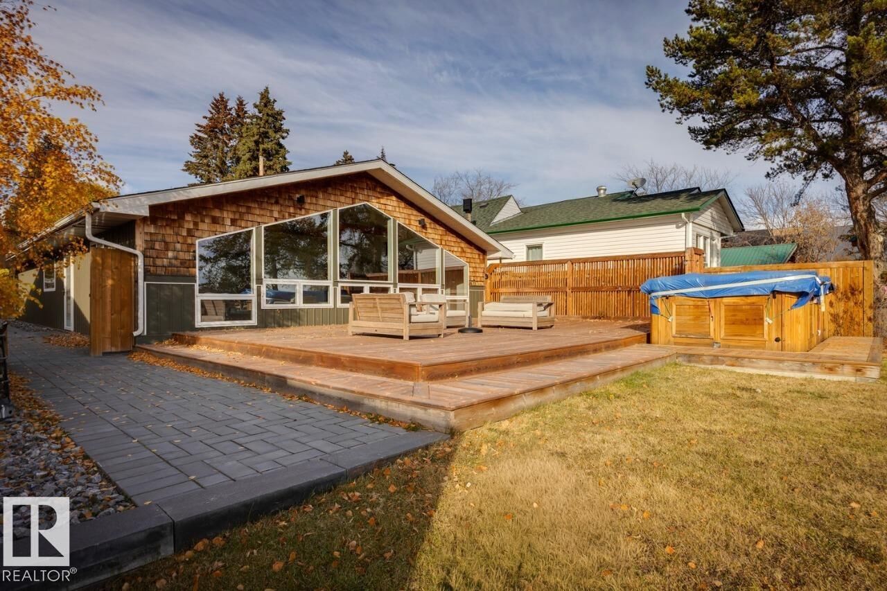 Property Photo: 129 1 Avenue AB T0E 2B0