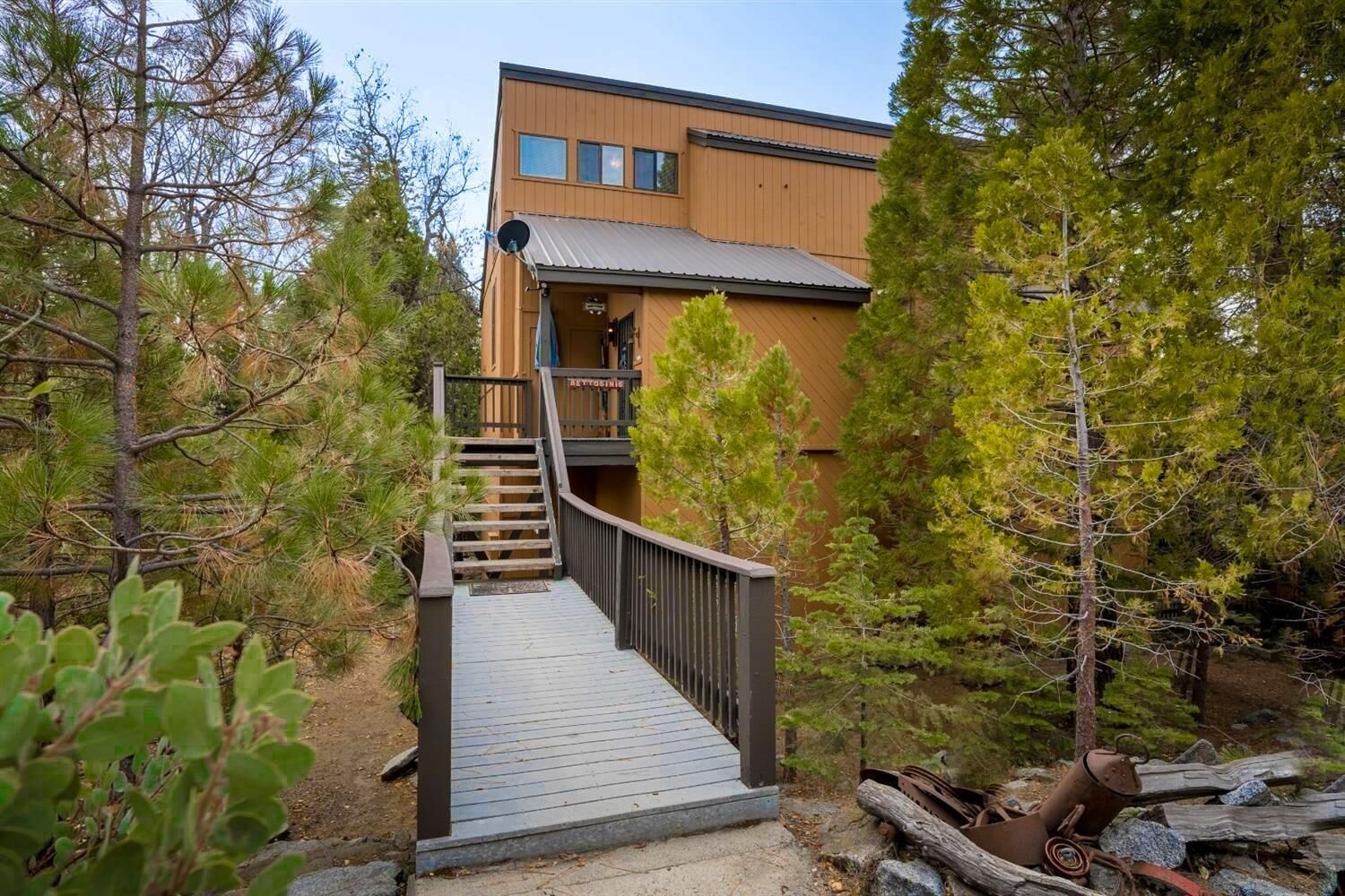 Property Photo:  40720 Oakwoods Ln  CA 93664 