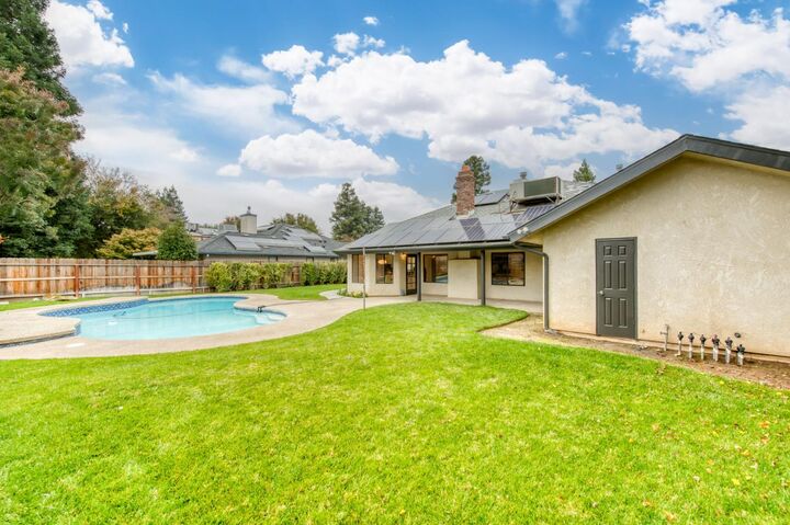 Property Photo: 1377 E El Paso Avenue CA 93720