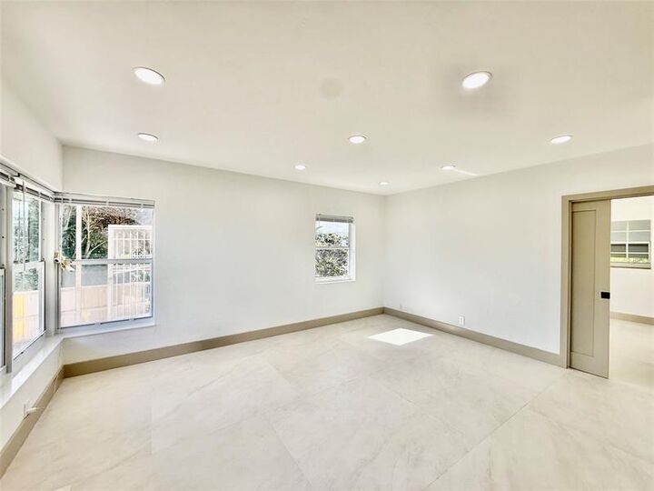 Property Photo:  1400 SE 7th Ave 4  FL 33060 