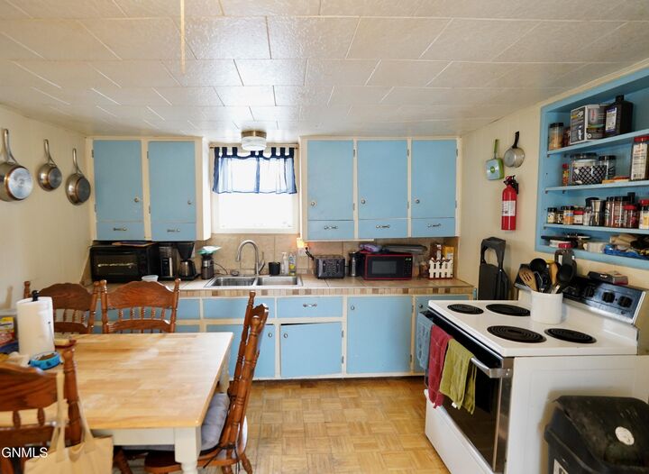 Property Photo:  706 2nd Street SW A  ND 58401 