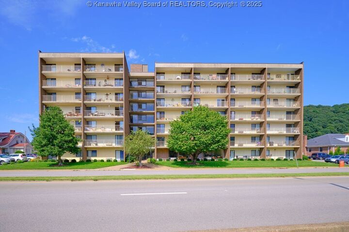 Property Photo: 2106 Kanawha Boulevard 503 WV 25311